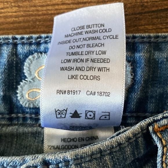 Levi’s girls jean shorts size 10 - Picture 8 of 13